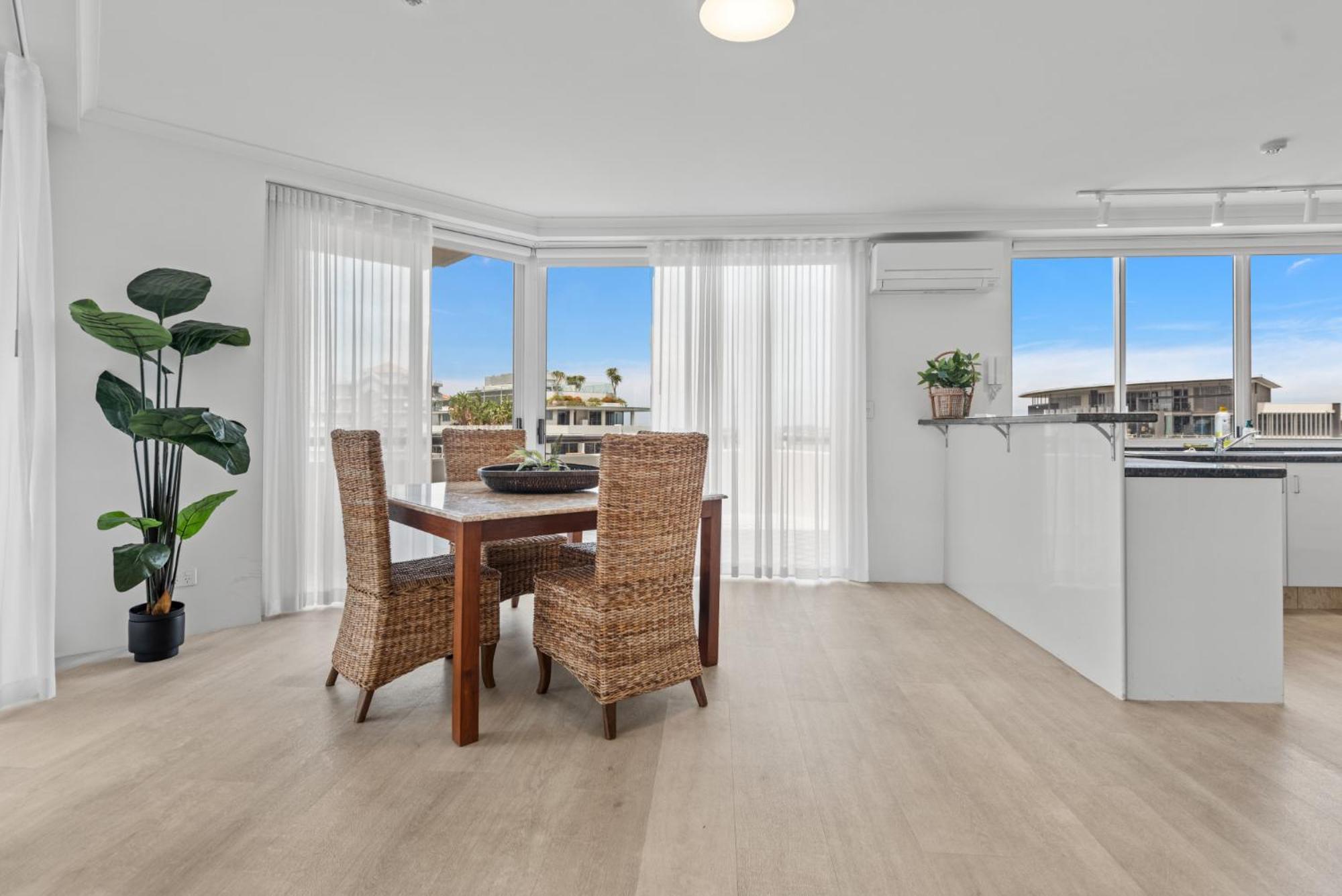 Lavish 3-Bed With Wraparound Balcony And Pool Apartment Brisbane Luaran gambar