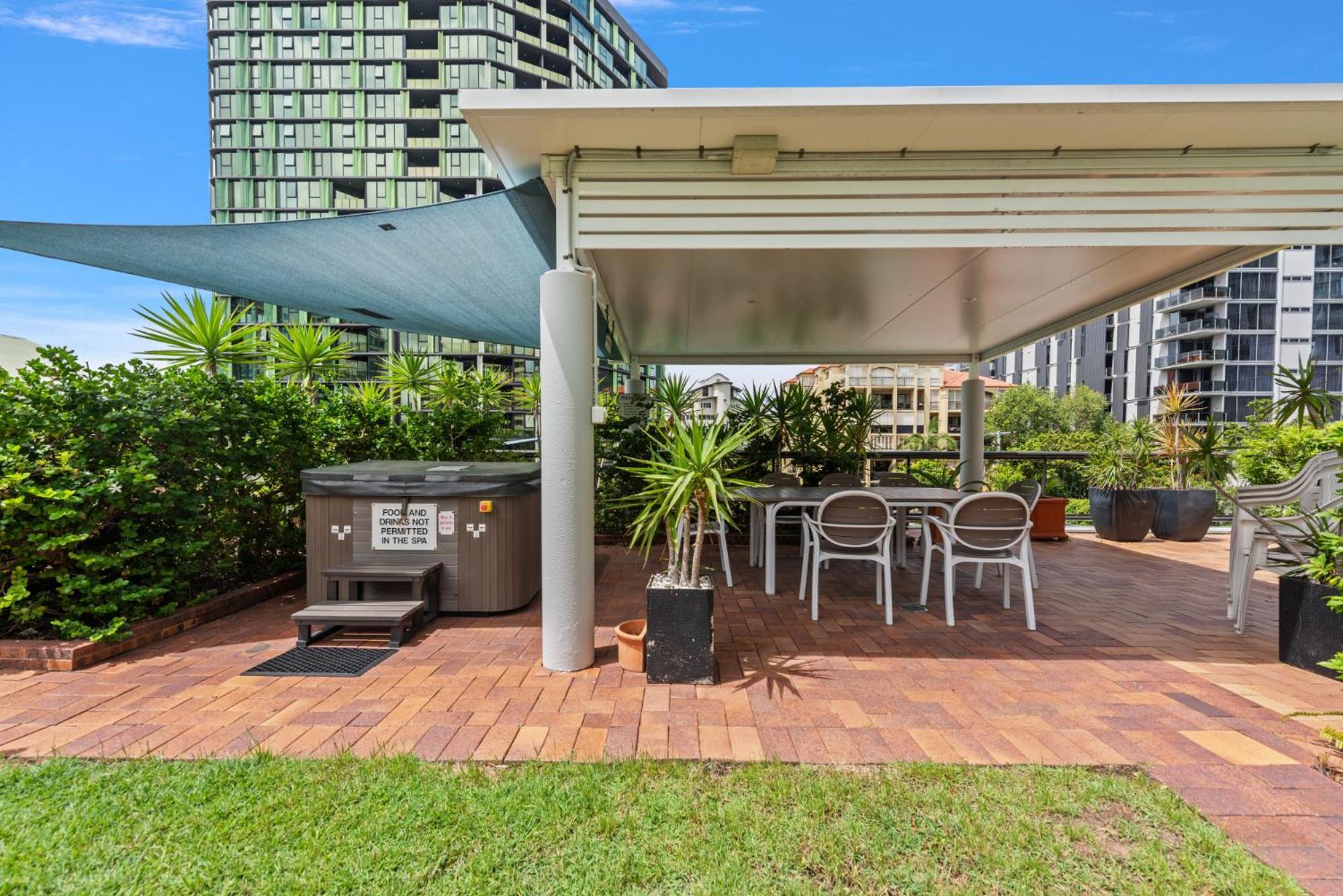 Lavish 3-Bed With Wraparound Balcony And Pool Apartment Brisbane Luaran gambar