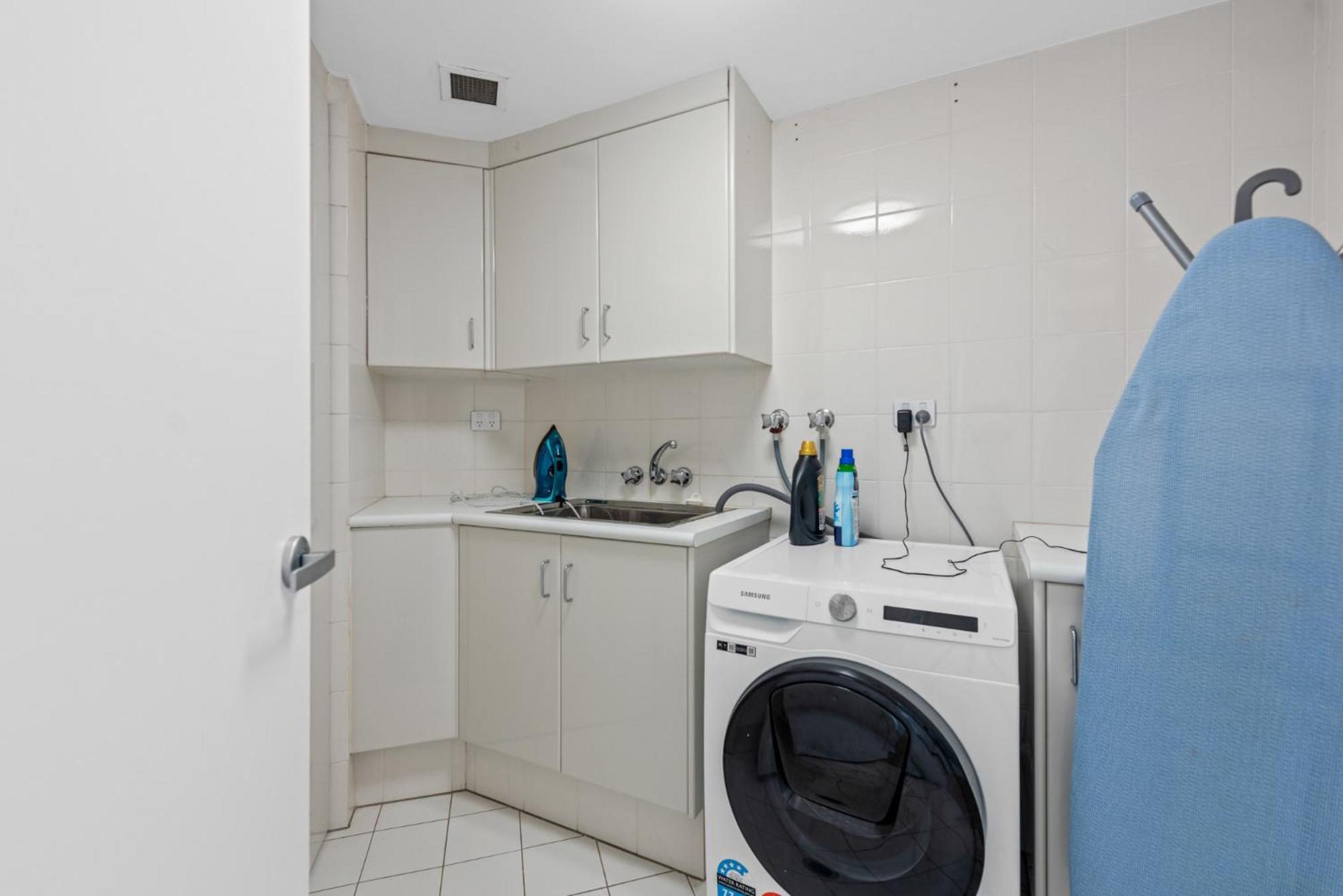 Lavish 3-Bed With Wraparound Balcony And Pool Apartment Brisbane Luaran gambar