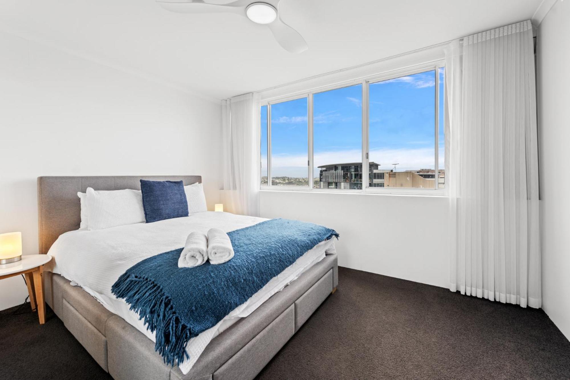 Lavish 3-Bed With Wraparound Balcony And Pool Apartment Brisbane Luaran gambar